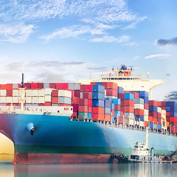 Quels sont les types courants de conteneurs utilisés dans la navigation internationale?