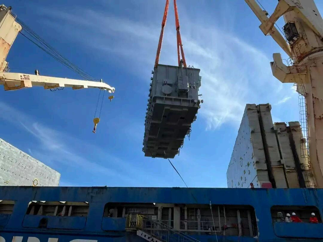 Deux transformateurs de 128 tonnes mettent le cap sur l'Afrique : pourquoi chaque transport lourd est un test de compétence et de responsabilité